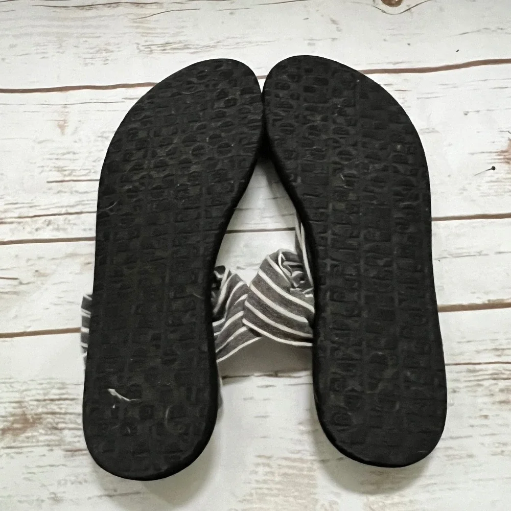 Sanuk Yoga Sling 2 Sandals Black White Striped Yoga Mat Footbed Size 6